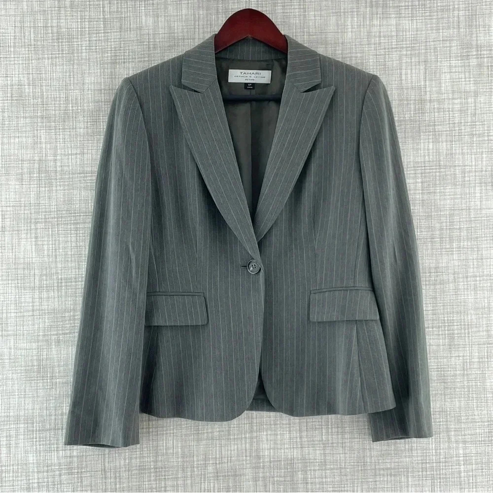 Tahari Gray pin striped blazer women's 6P. 8947/b